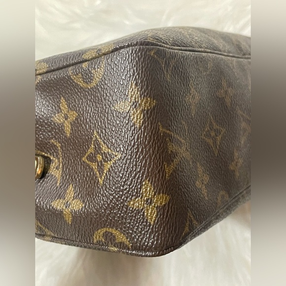 Sold on ig Authentic vintage Louis Vuitton Trouse 28 (makesup pouch) - Picture 12 of 16